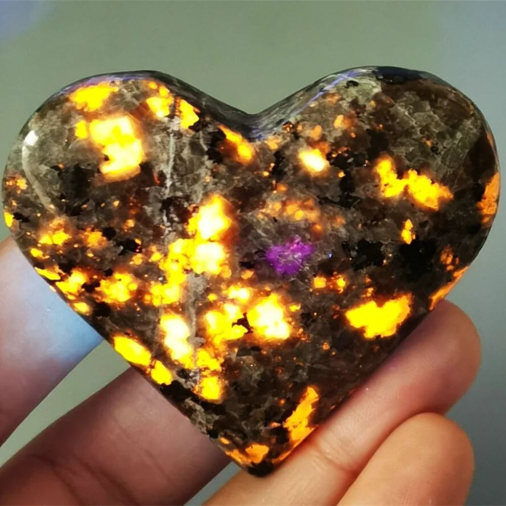 Glowing Yooperlite Heart Crystal | UV Reactive Healing Stone | Chakra Energy Spiritual Decor