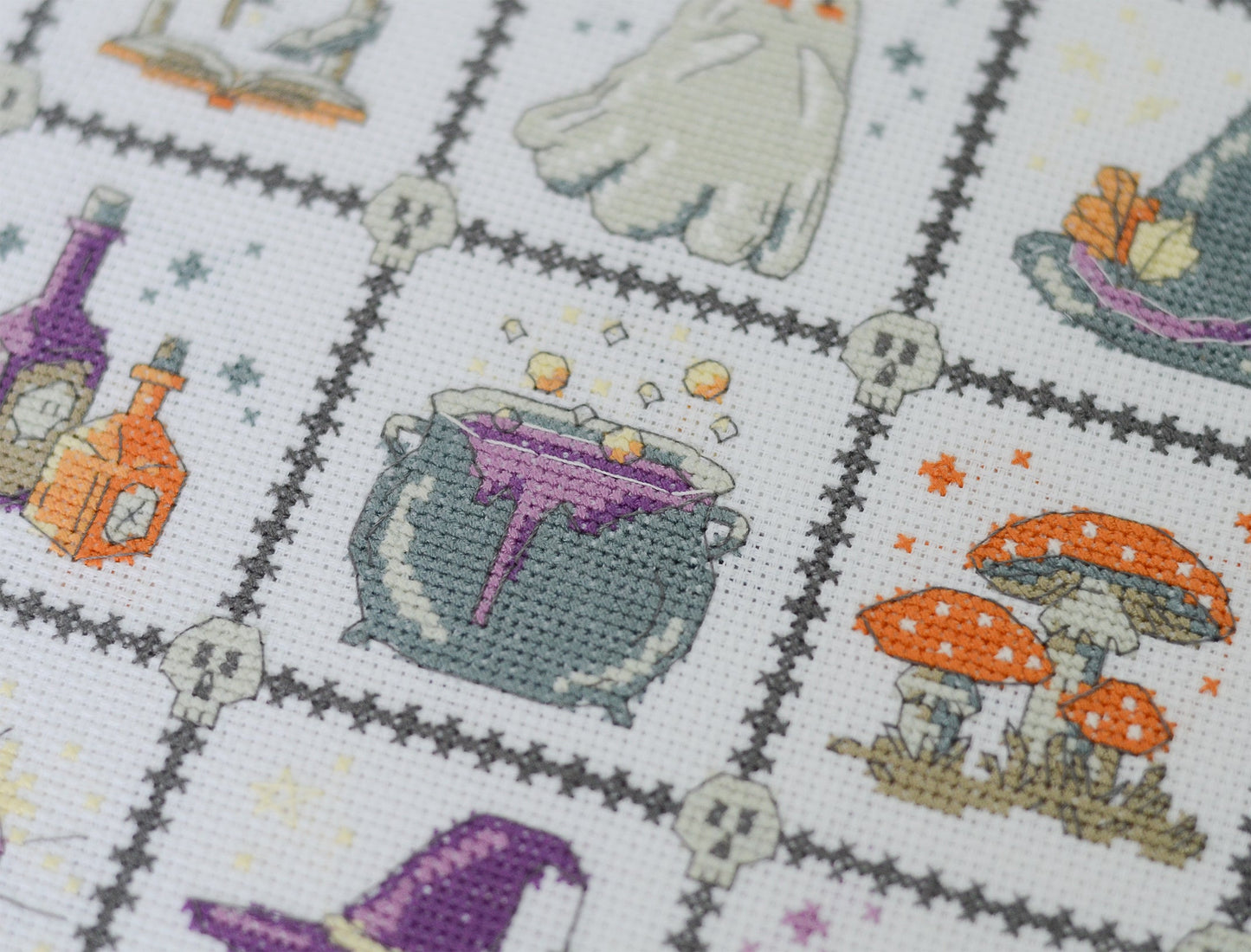 Cross-stitch kit - Witchcraft for Beginners AH-282-4