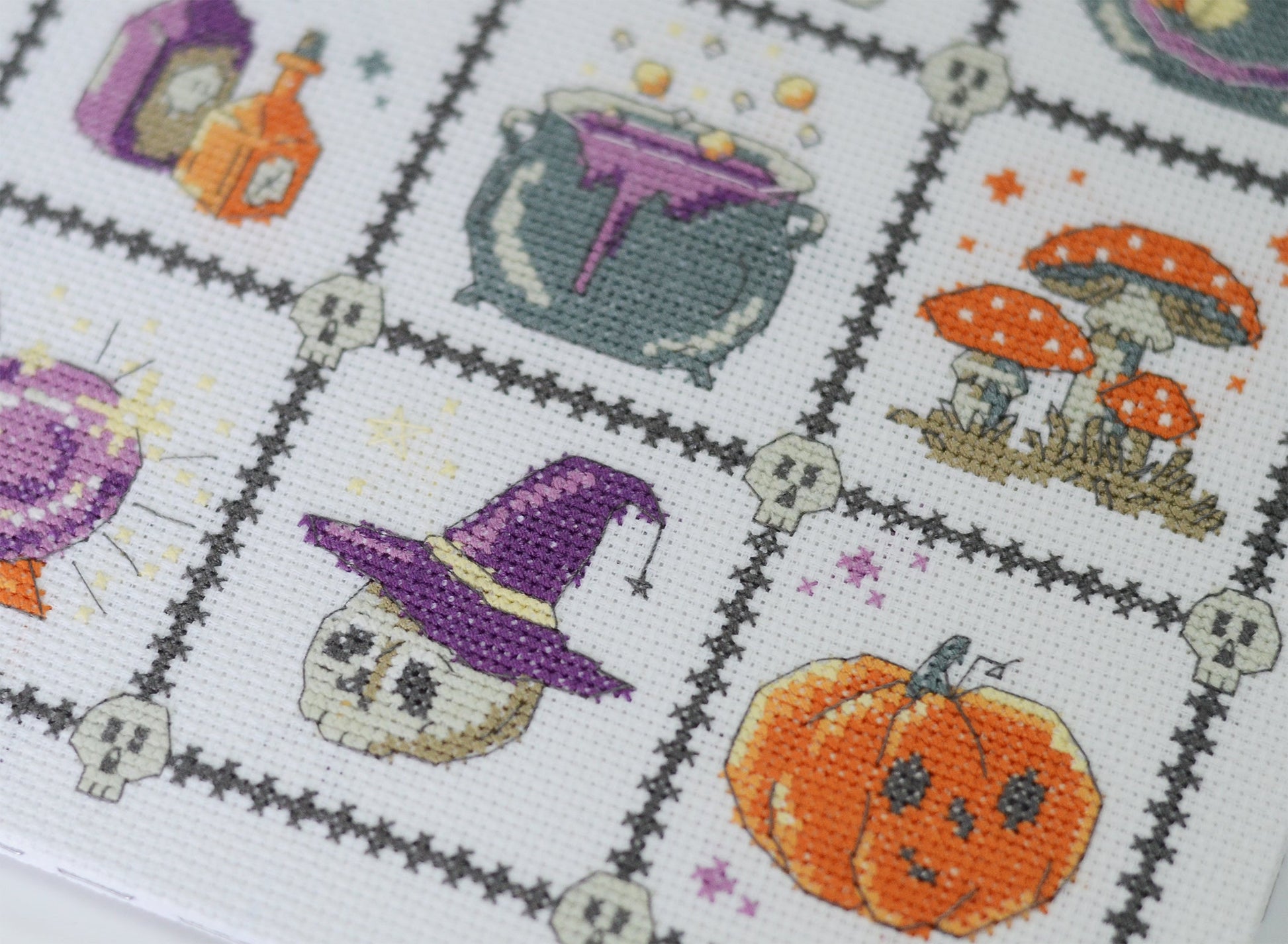 Cross-stitch kit - Witchcraft for Beginners AH-282-3